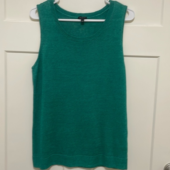 $7 four sleeveless top bundle. Great for Spring and Summer - Picture 3 of 8